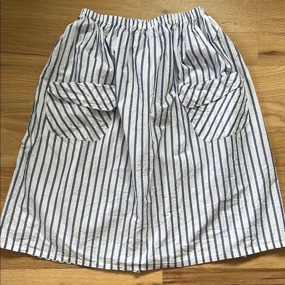 Mabo 100% cotton white and blue striped skirt girls size 14/15 years